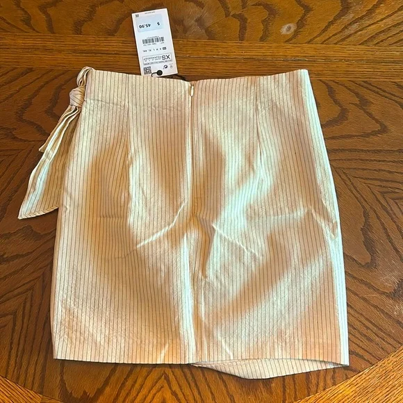 Zara NWT Cream Pinstripe Wrap Mini Skirt Tie Front - Picture 2 of 5
